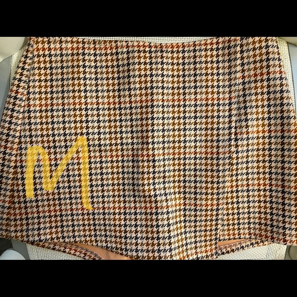Pink houndstooth skort